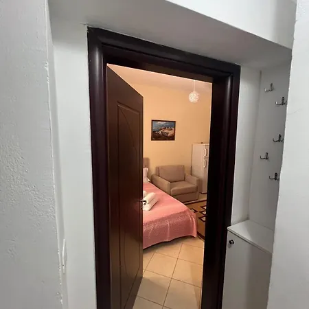 Elvira's Cozy * Vlore